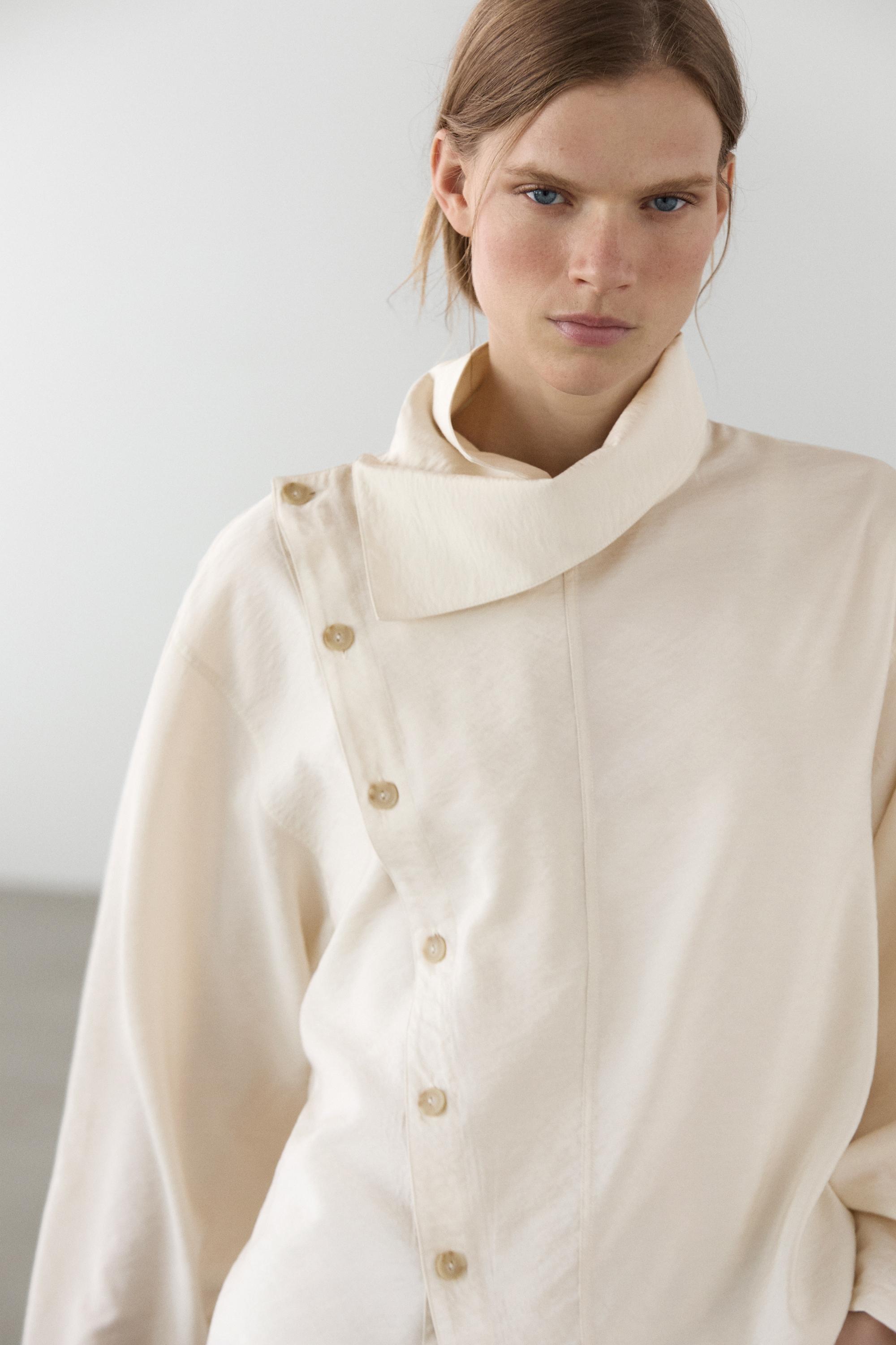 Flowing shirt with asymmetric buttons